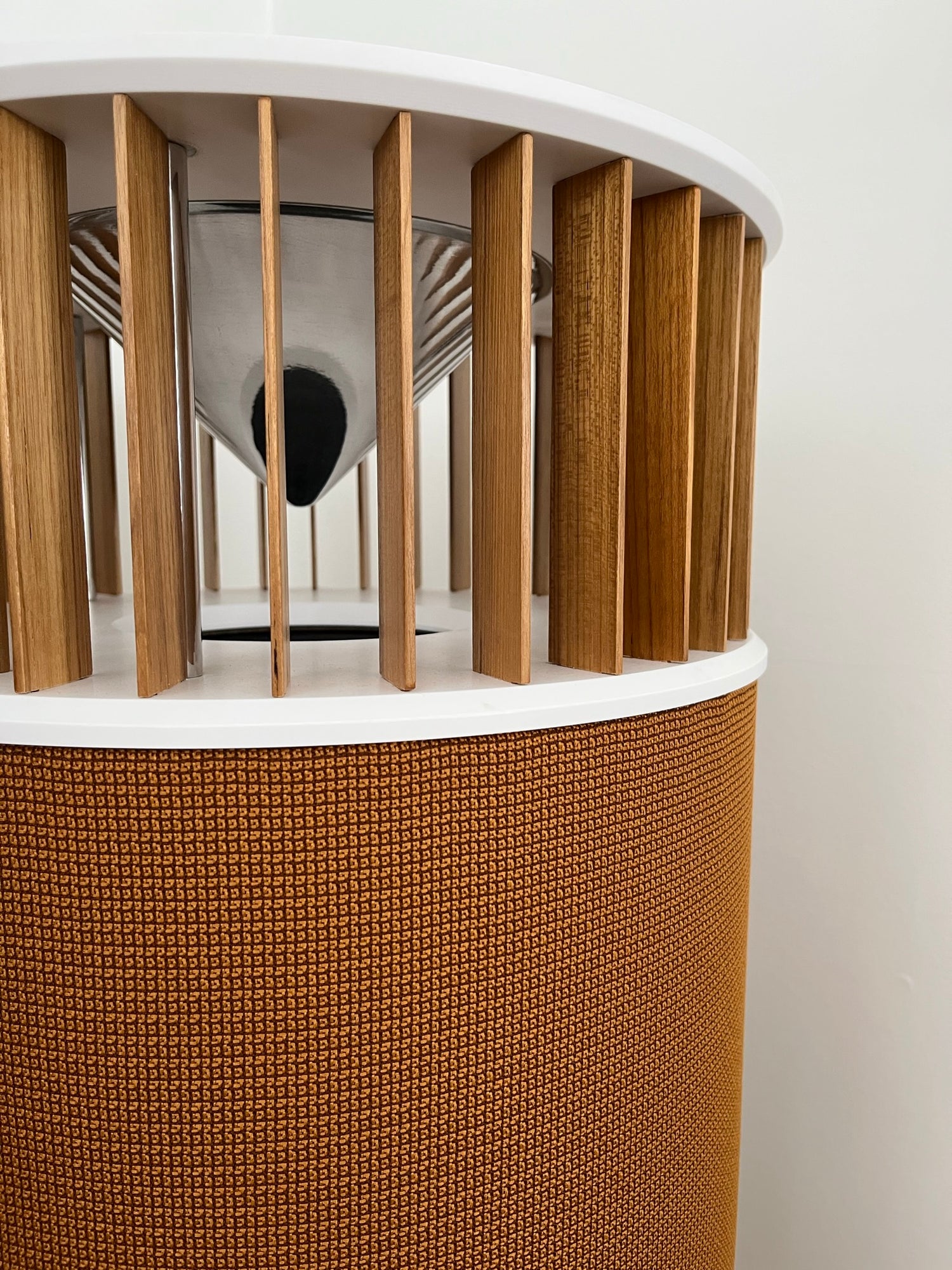 Phillips Design OH-16 modern speaker design